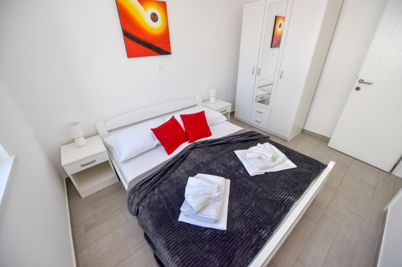Apartments Yoko Novalja Luaran gambar