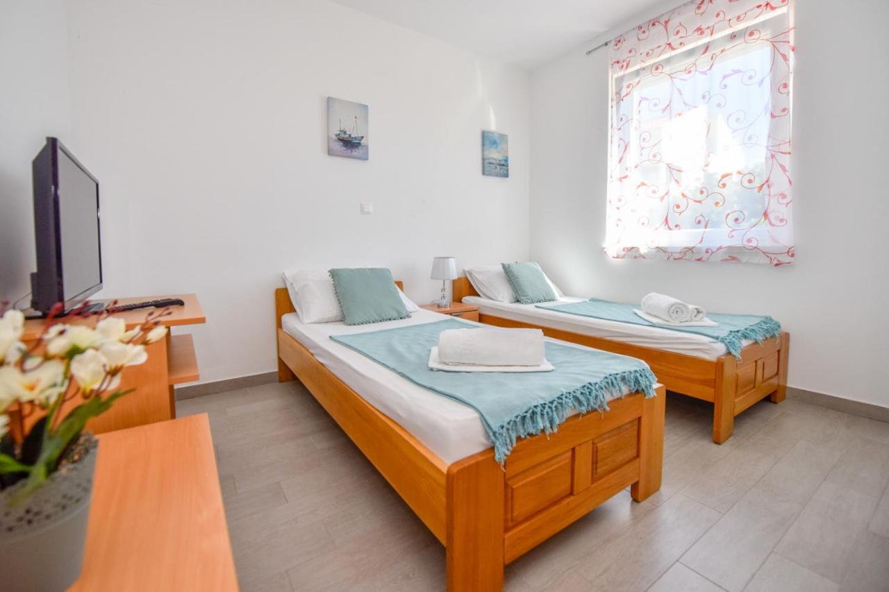 Apartments Yoko Novalja Luaran gambar