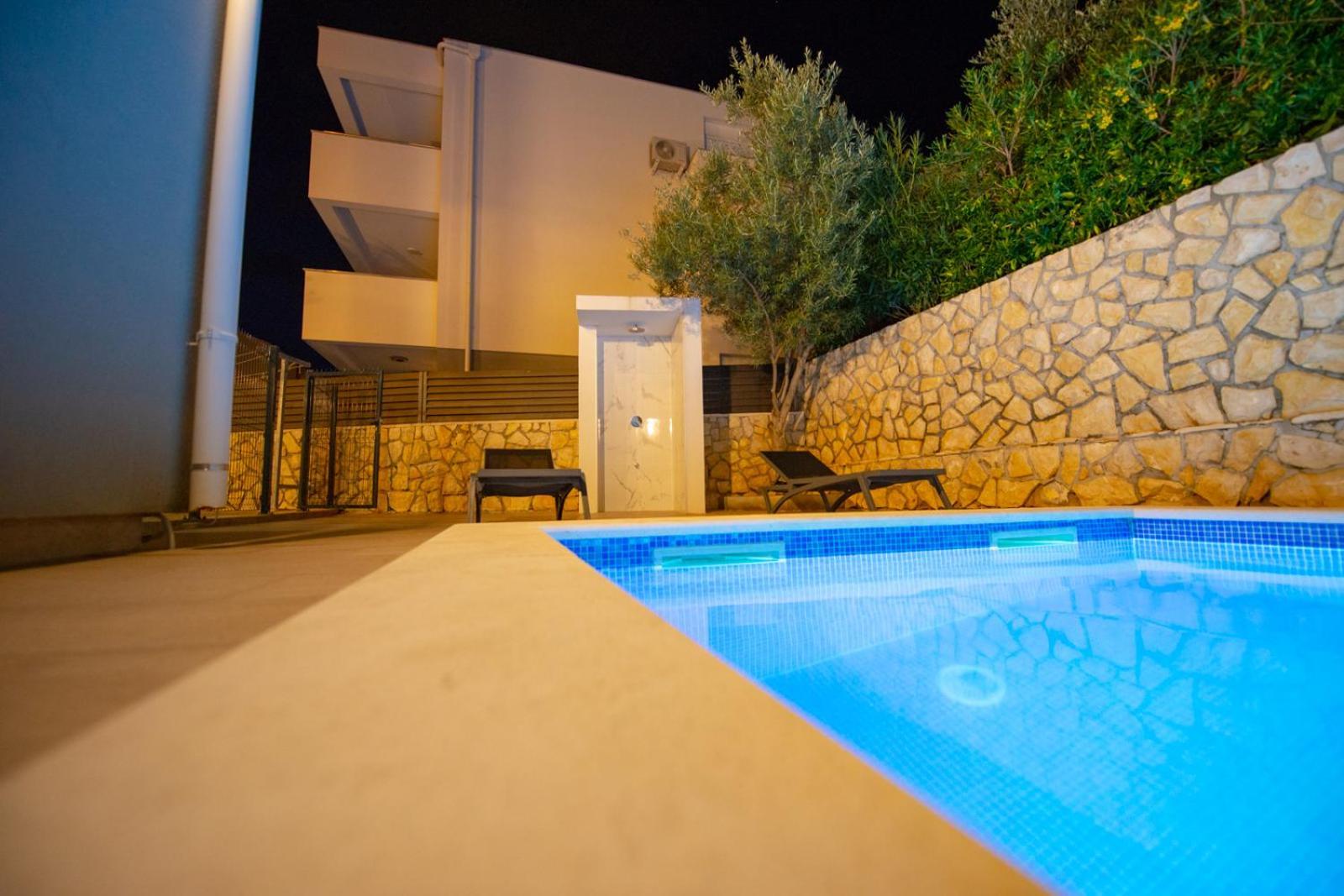 Apartments Yoko Novalja Luaran gambar