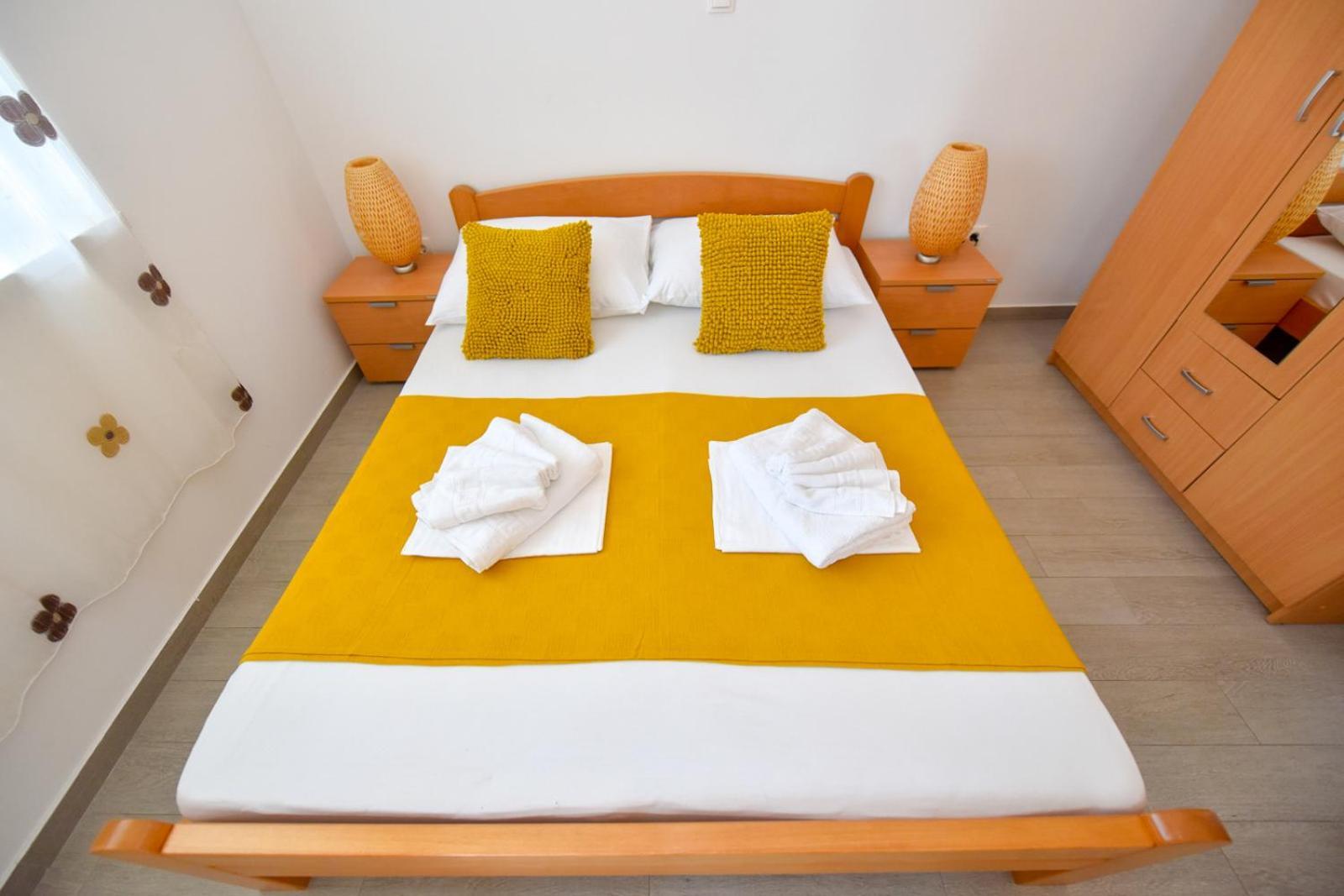 Apartments Yoko Novalja Luaran gambar